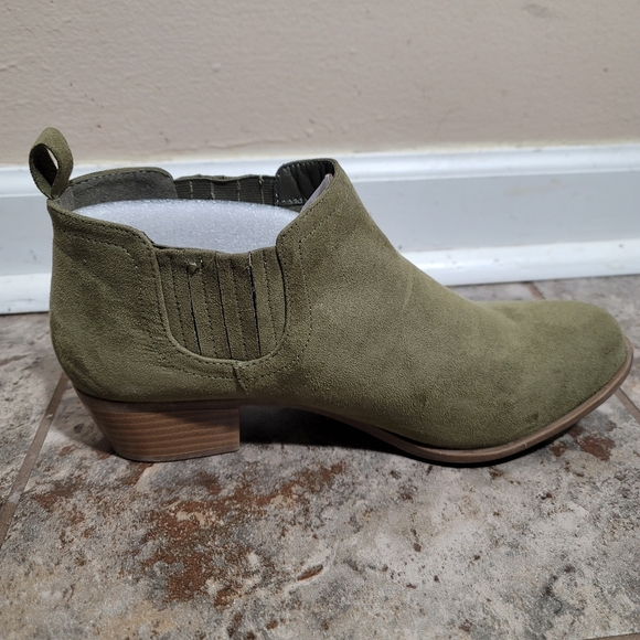 Torrid Olive Green Gore Chelsea Ankle Boot Size 9 NWOB SB2 - Picture 4 of 9